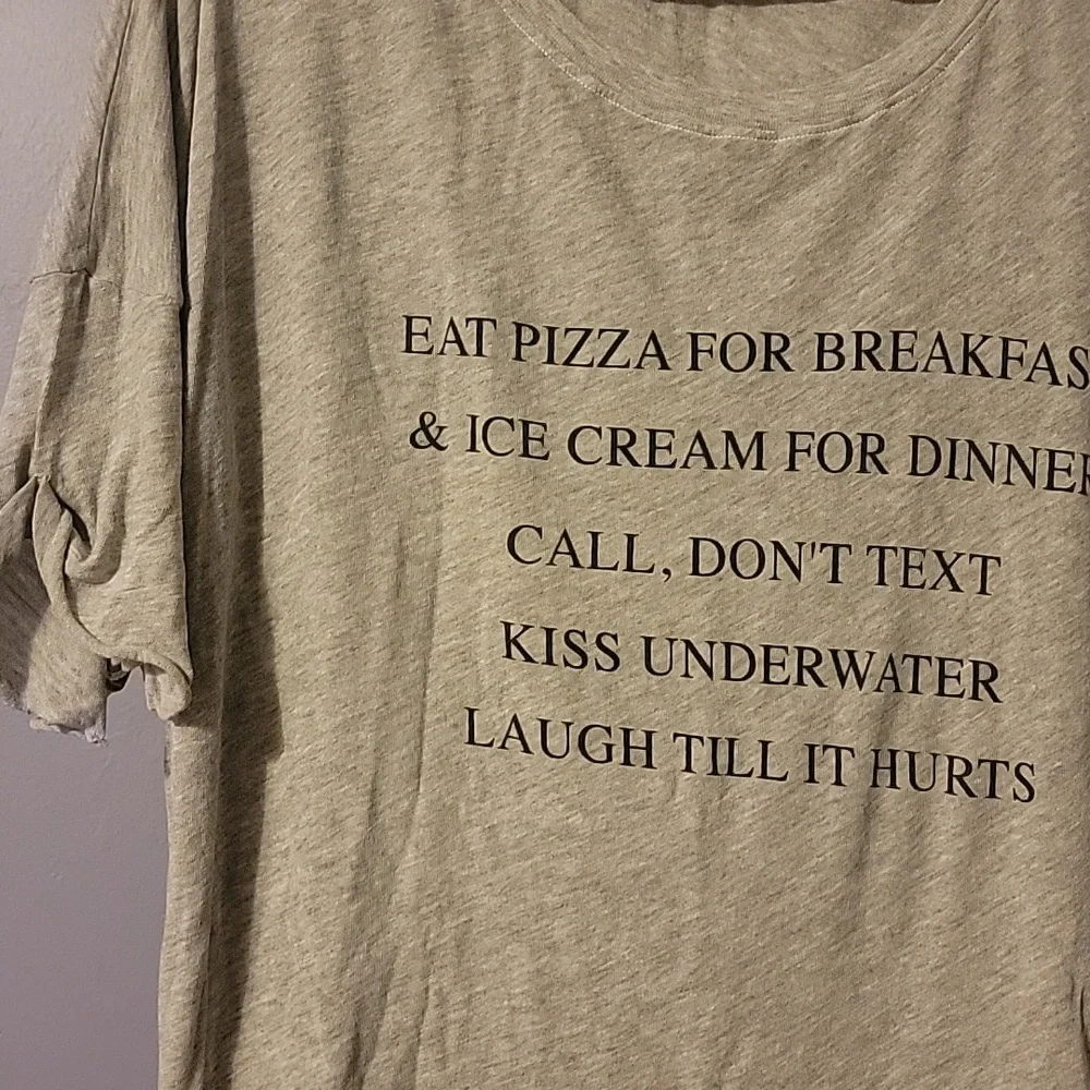 Wildfox Tee 🩶 - Picture 2 of 5